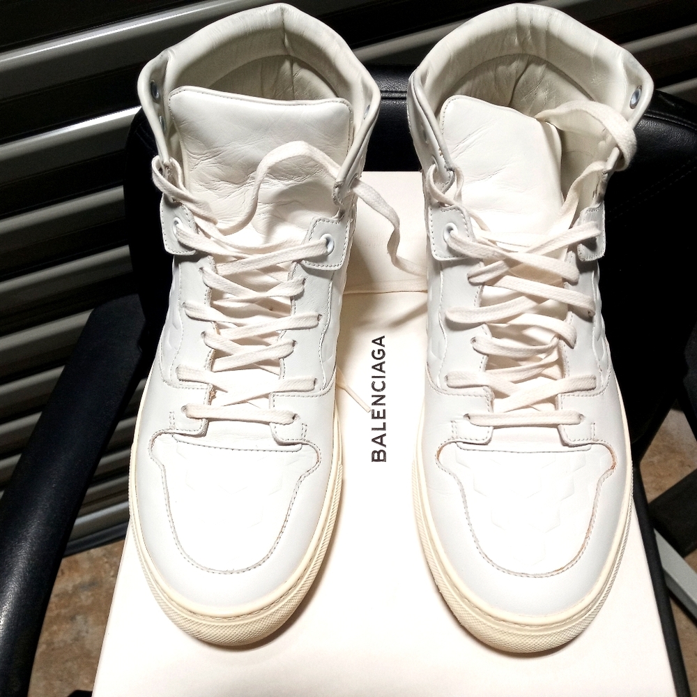 I buy storage units and I found them in there